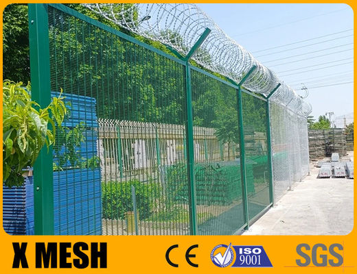 Powder Coated High Security 358 Wire Mesh Fence Dengan 12,7mm X 76,2mm Untuk Bandara
