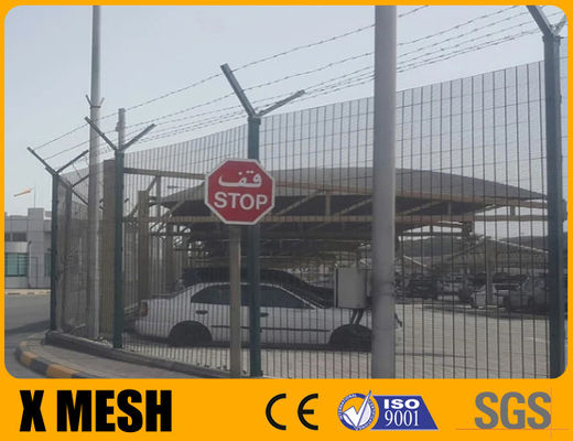 3.5mm Wire Anti Climb Mesh Pagar 3.5m Tinggi Termasuk Top Y lengan Dan kawat berduri untuk tempat parkir