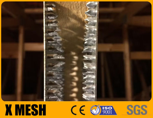 Plat penghubung ASTM A 653 Kelas 40 yang digunakan untuk menghubungkan beberapa bagian truss