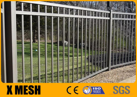 Lapangan Olahraga 60x60mm Post Security Metal Fencing Anti Corrosion Uv Resistance