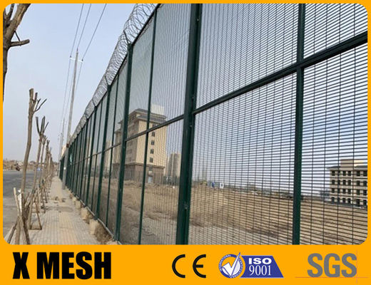 Anti Cut Pagar Dengan Concertina Razor Wire 3,5m Tinggi Berat Gauge lubang kecil Untuk penjara
