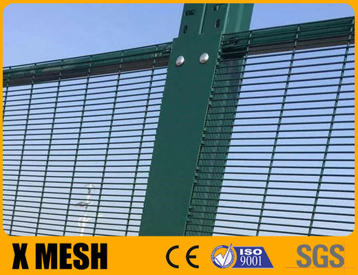80mm X 100mm Square Post Anti Climb Mesh Fence Warna Hijau Untuk Lapangan Komersial