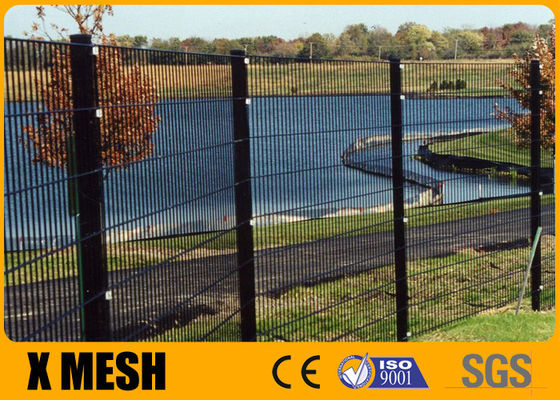 Panel Las Anti Climb Mesh Fence Pvc Powder Spray Coated Untuk Bangunan Komersial